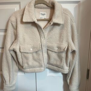 Abercrombie & Fitch Cream Label Detail